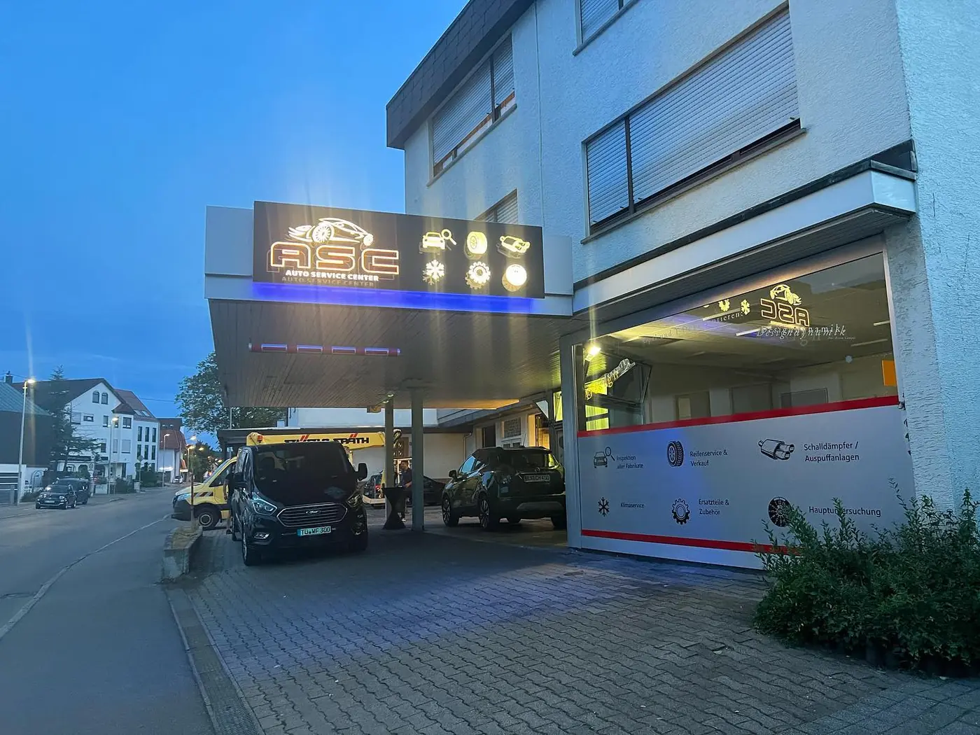 ASC Auto Service Center – Nachtbeleuchtung