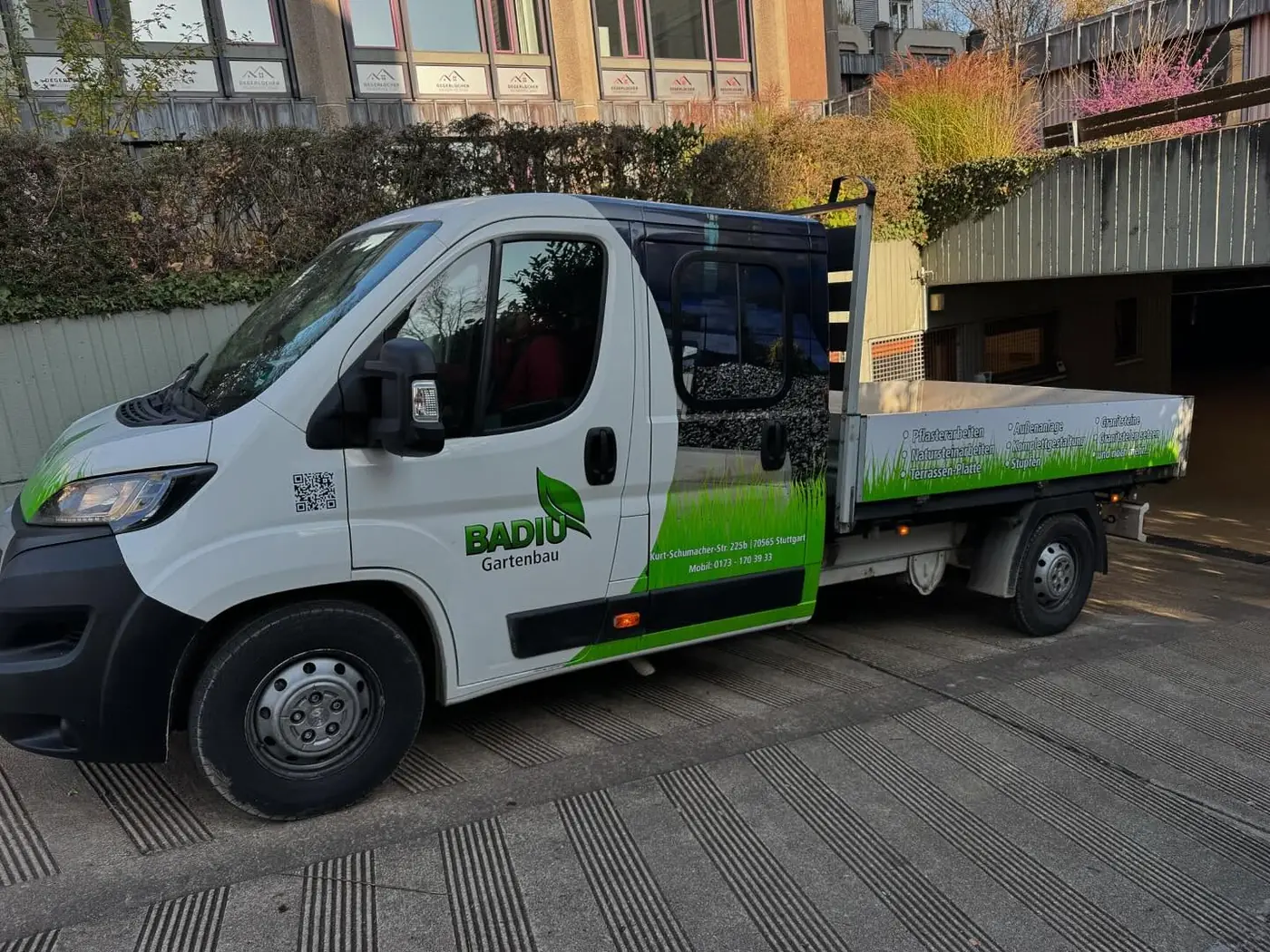 Badio Gartenbau – Transporter Seitenansicht