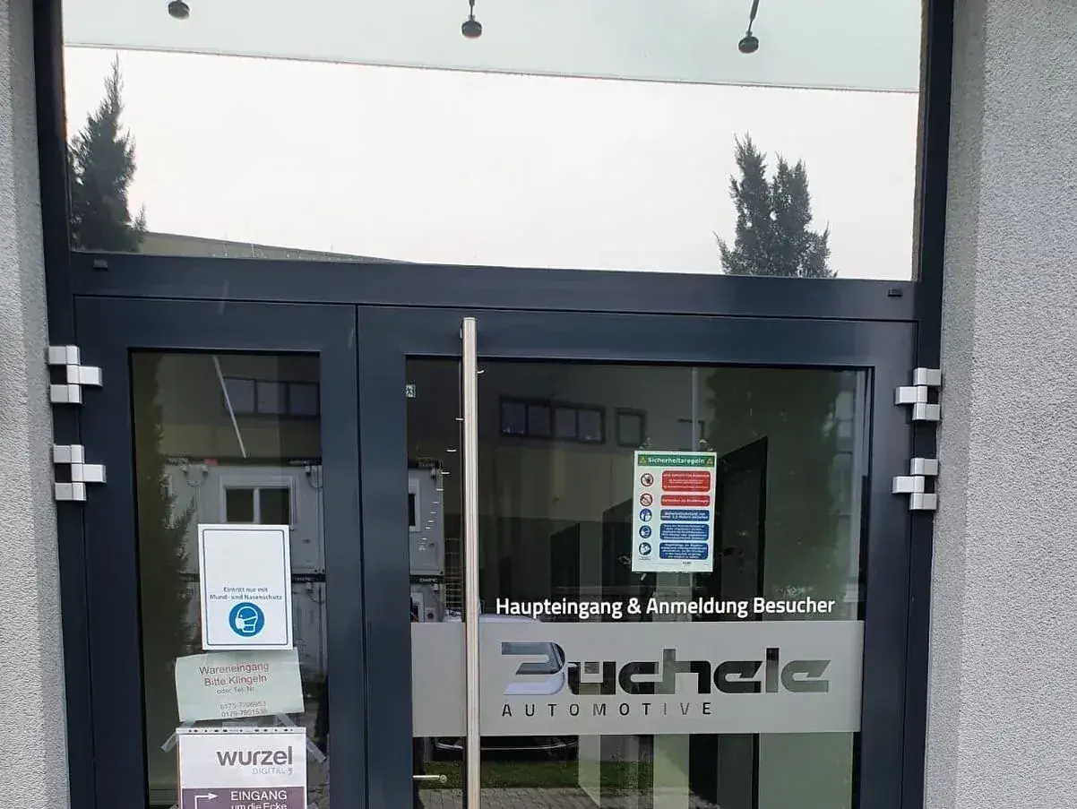 Buchele Automotive – Glasbeschriftung
